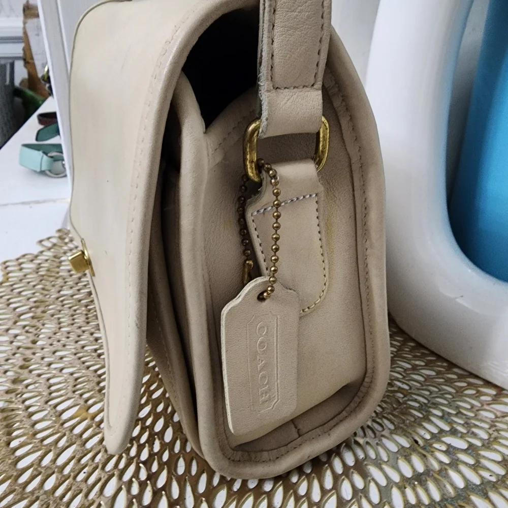 Vintage Coach Ridgefield Flap - Picture 4 of 15